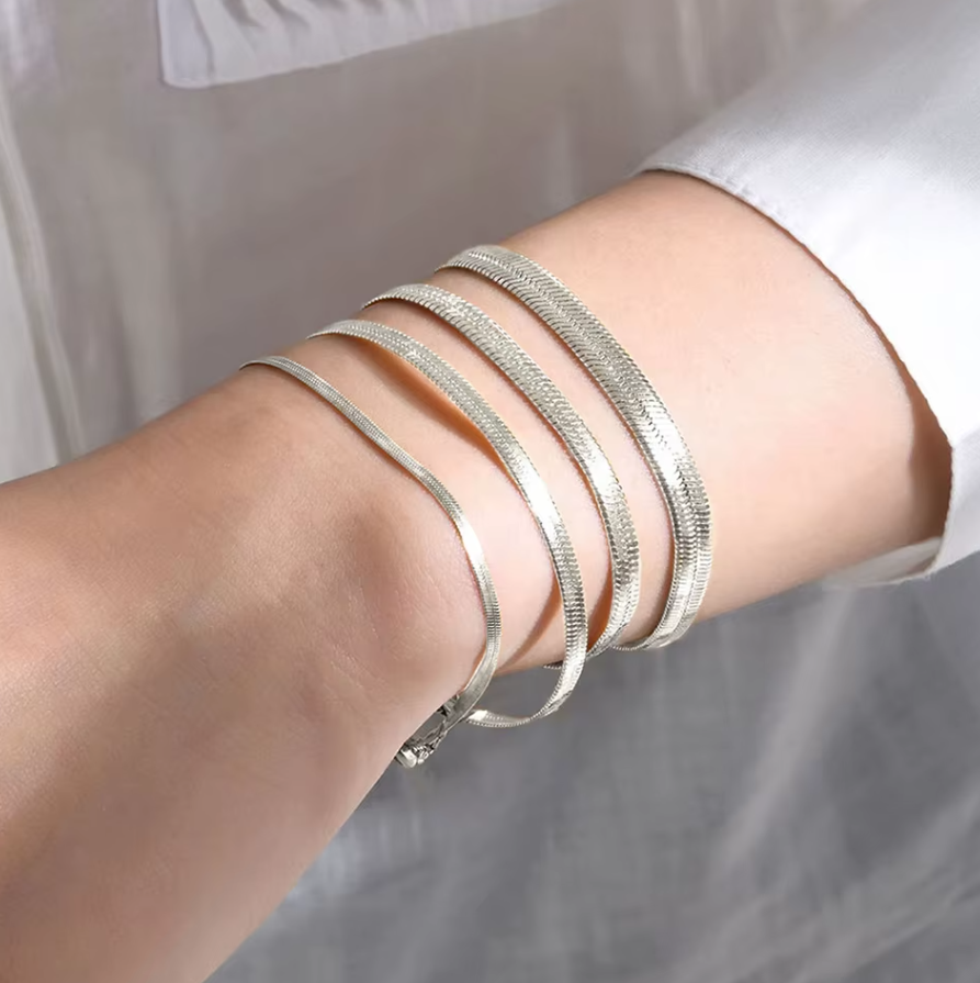 Delicate Chain Bracelet with Elegant Shine
