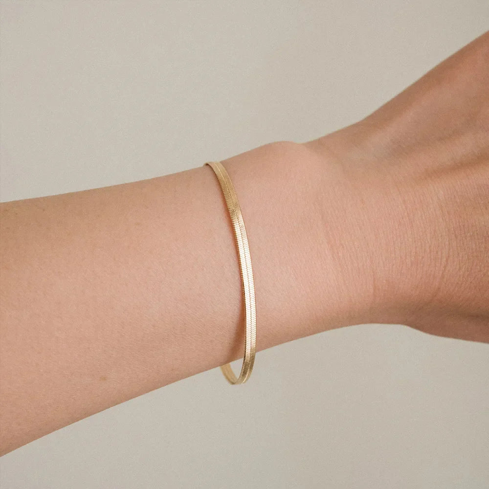 Delicate Chain Bracelet with Elegant Shine