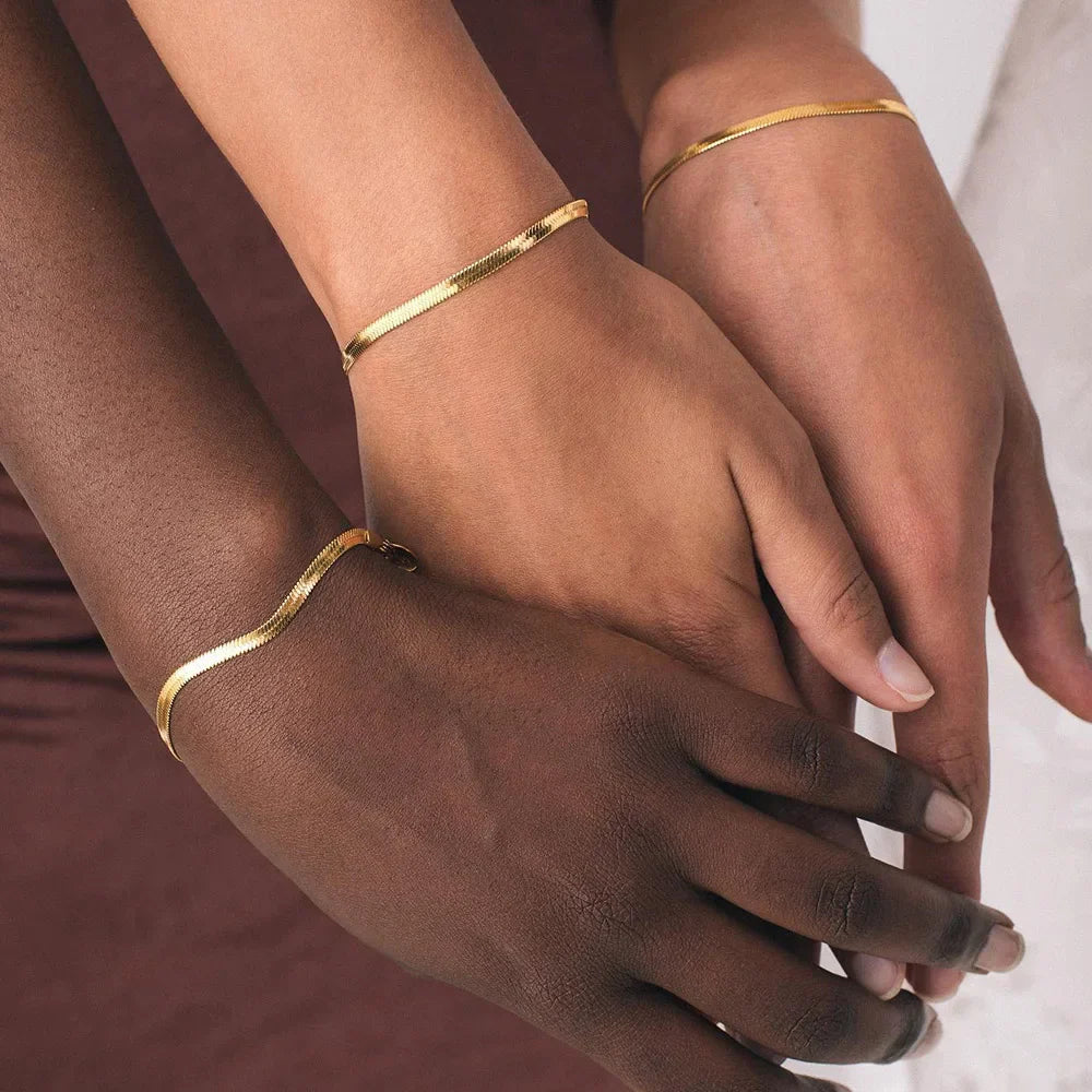 Delicate Chain Bracelet with Elegant Shine