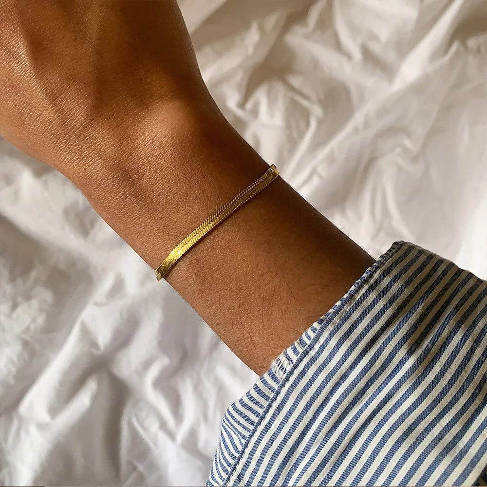 Delicate Chain Bracelet with Elegant Shine